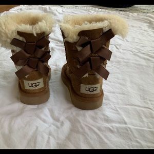 Authentic Bailey Bow II Uggs (Toddler Size 6)